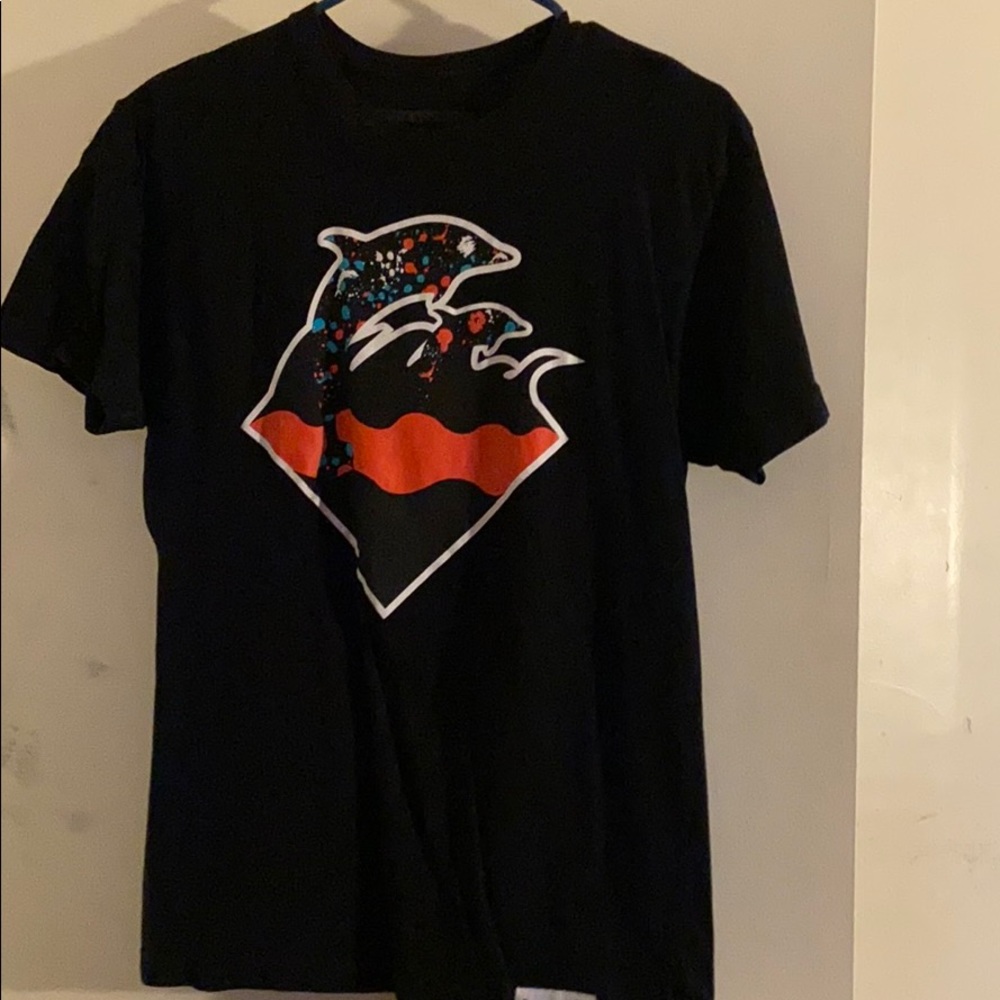 🐇 Pink dolphin T-shirt